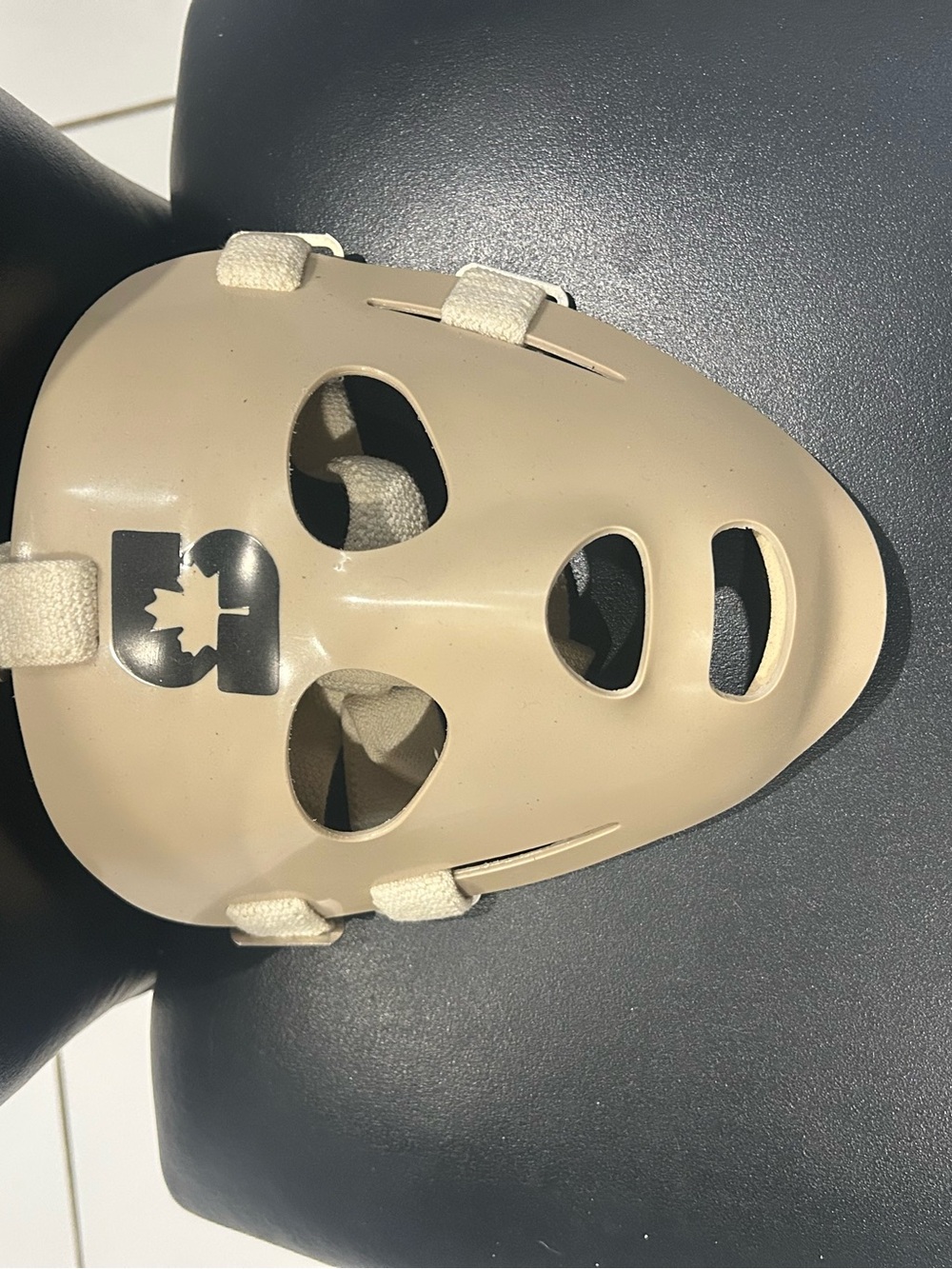 Sherbrooke  vintage plastic street hockey mask - Picture 3 of 4